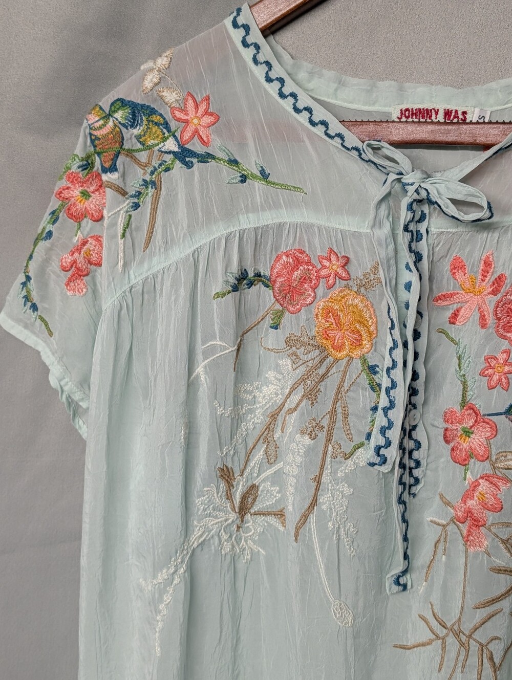 Johnny Was Aqua Tie-Neck Tunic with Flowers + Hummingbird Embroidery Size Small - Picture 4 of 14